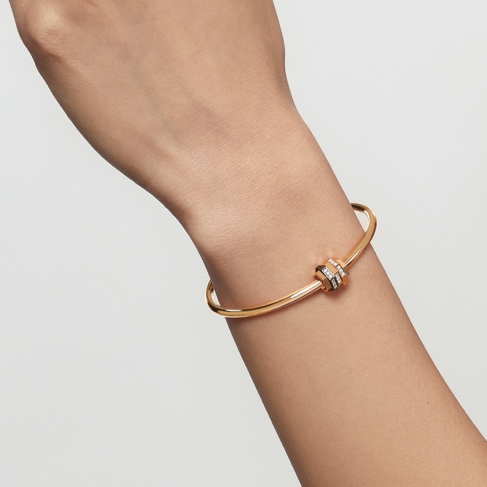 18K Rose & Black Gold Bangle | Chow Sang Sang Jewellery | 90604K - 2