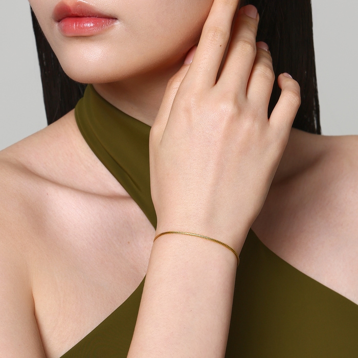 18K Yellow Gold Bangle | Chow Sang Sang Jewellery | Minty Collection | 92817K - 2