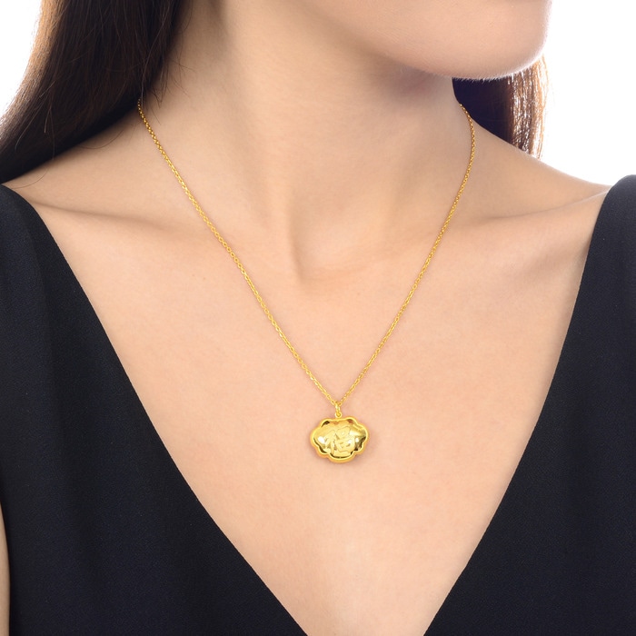 Solid Gold Pendant | Chow Sang Sang Jewellery | Chinese Gifting Collection | 82020P - 2