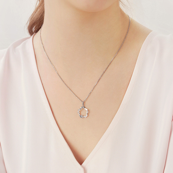 900 Platinum Pendant | Chow Sang Sang Jewellery | Daily Luxe | 92212P - 2